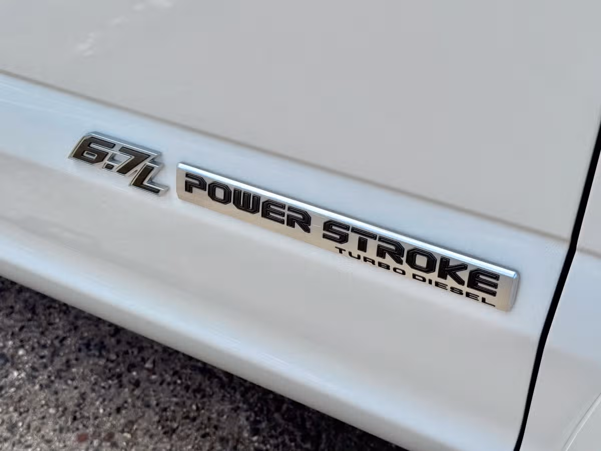 2018 Ford F-450 Super Duty Lariat Crew Cab Image 13