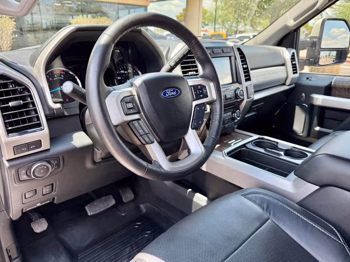 2018 Ford F-450 Super Duty Lariat Crew Cab Image 20