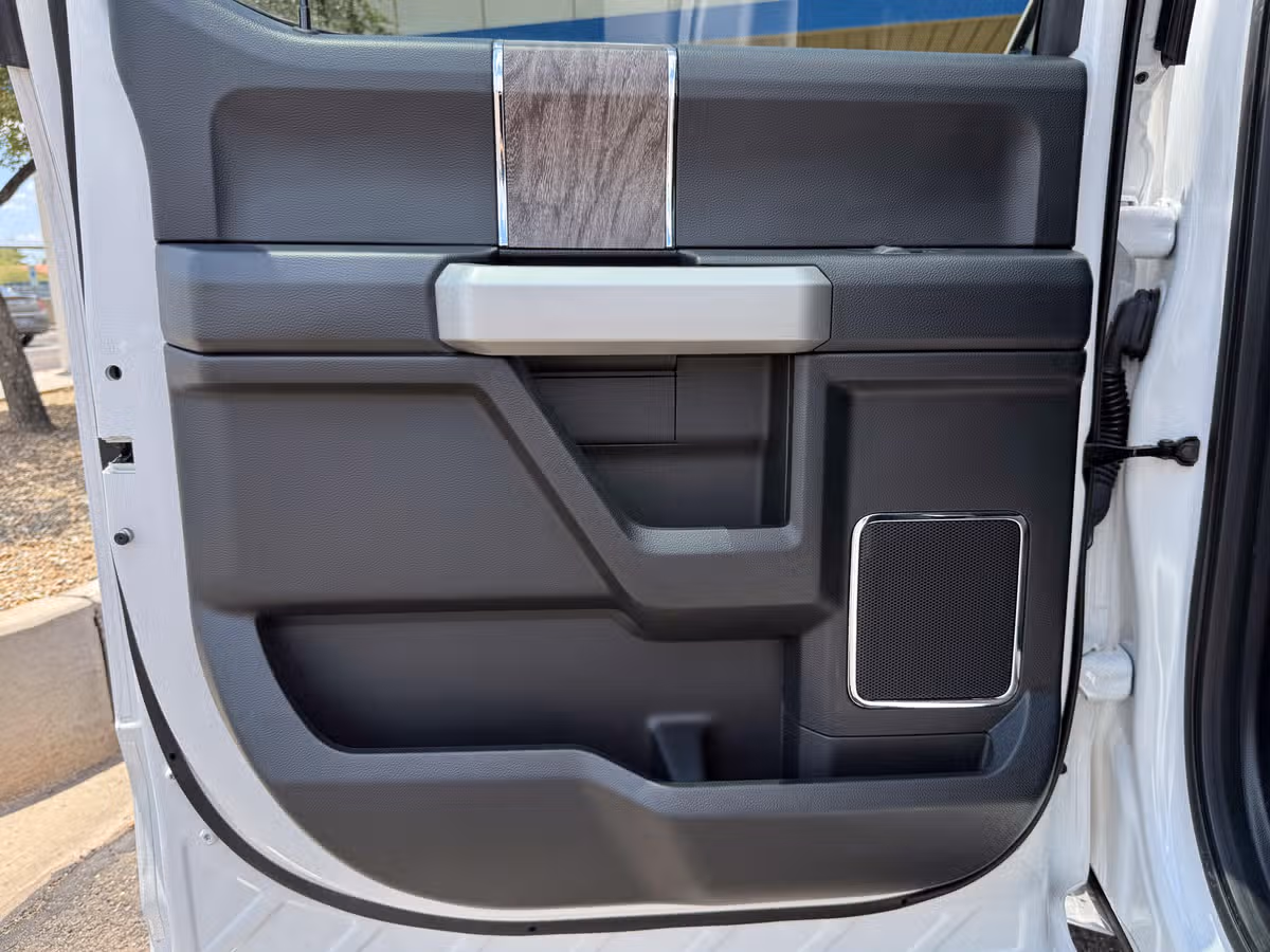 2018 Ford F-450 Super Duty Lariat Crew Cab Image 23