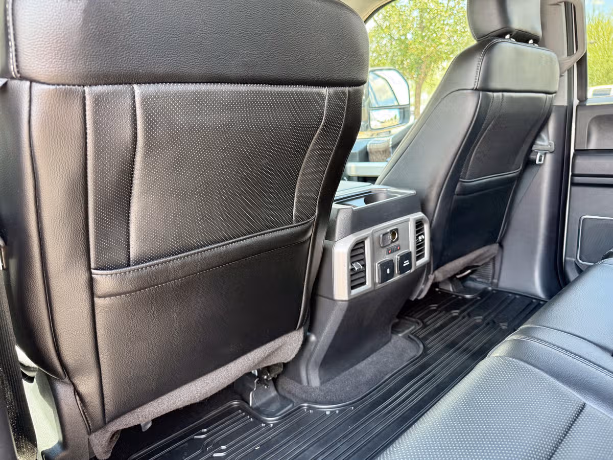 2018 Ford F-450 Super Duty Lariat Crew Cab Image 25