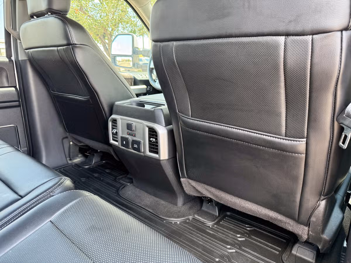2018 Ford F-450 Super Duty Lariat Crew Cab Image 30