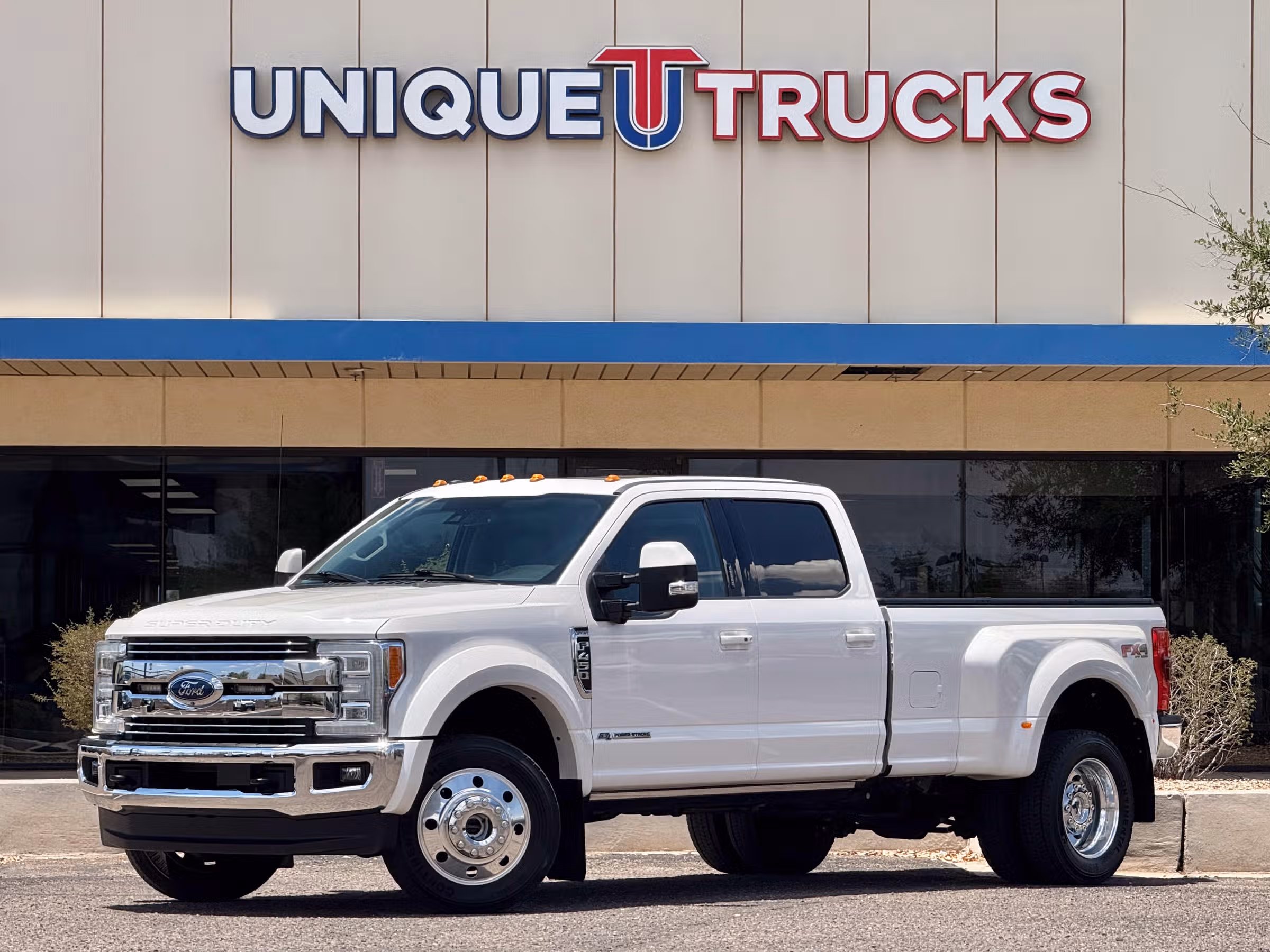 2018 Ford F-450 Super Duty Lariat Crew Cab Image 1