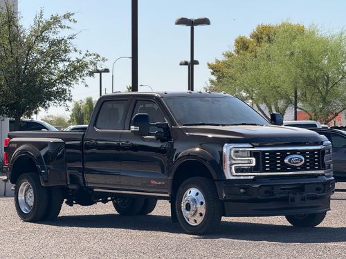 2025 Ford F-450 Super Duty Platinum Crew Cab Lower Image 1