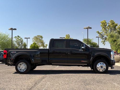 2025 Ford F-450 Super Duty Platinum Crew Cab Lower Image 2