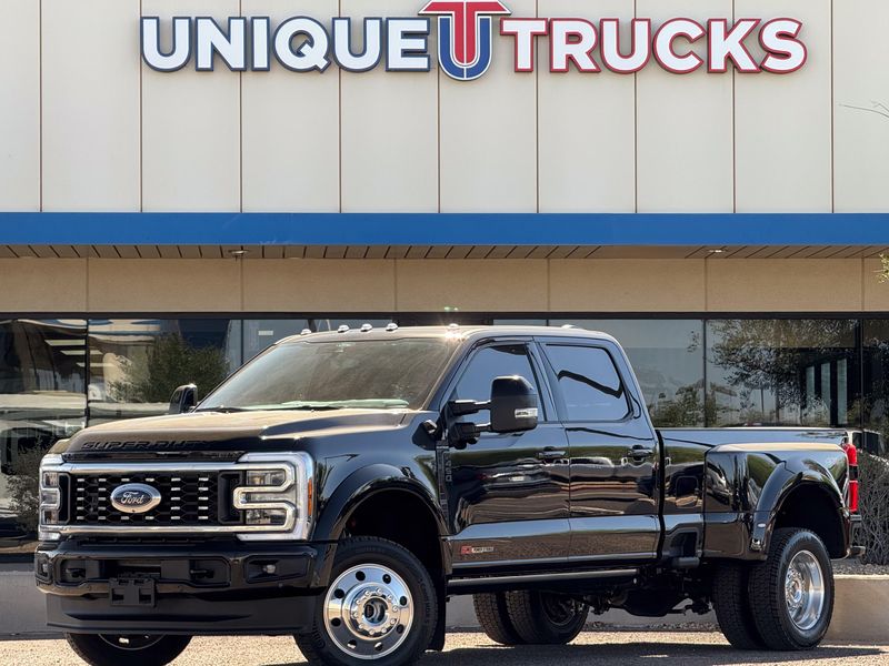 2025 Ford F-450 Super Duty Platinum Crew Cab Upper Image 1