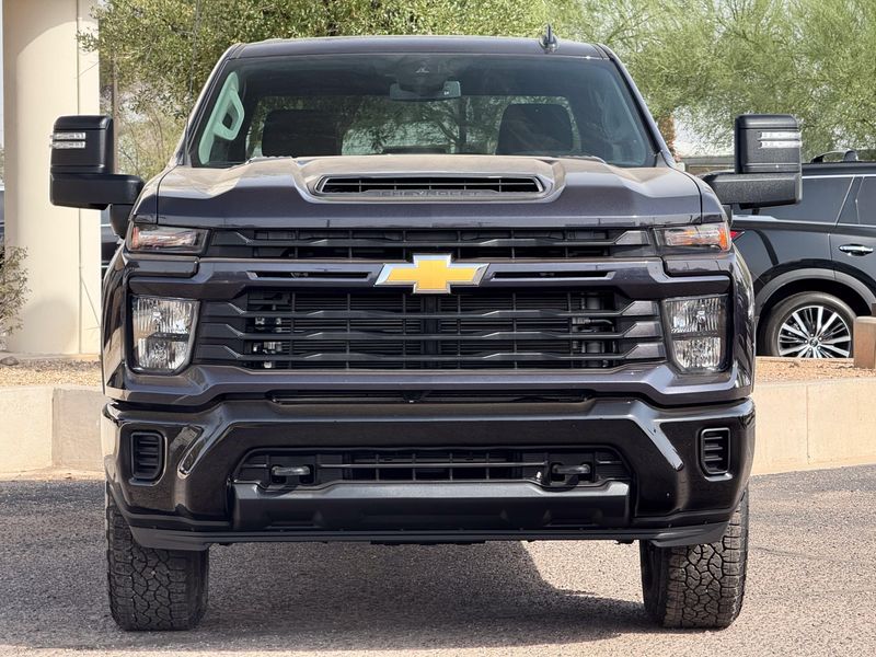 2024 Chevrolet Silverado 2500HD Custom photo 2