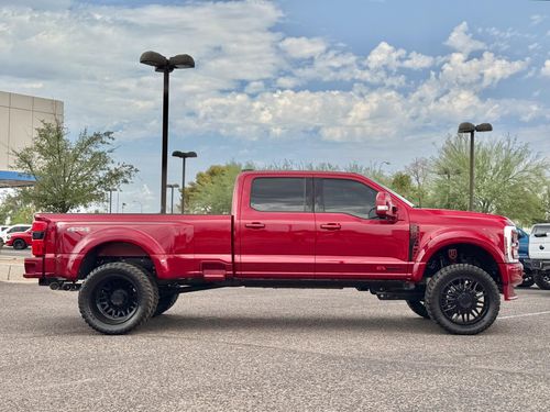 2025 Ford F-450 Super Duty Lariat Crew Cab Lower Image 2