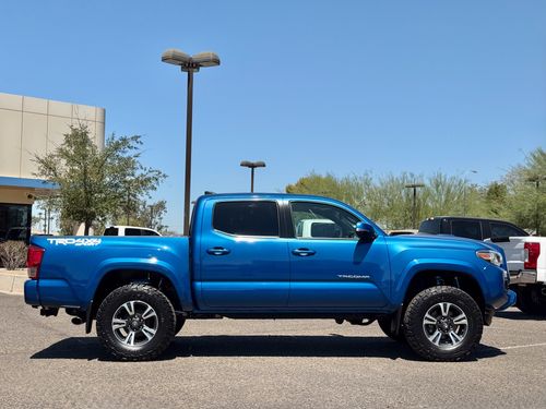 2017 Toyota Tacoma TRD Sport Double Cab Lower Image 2