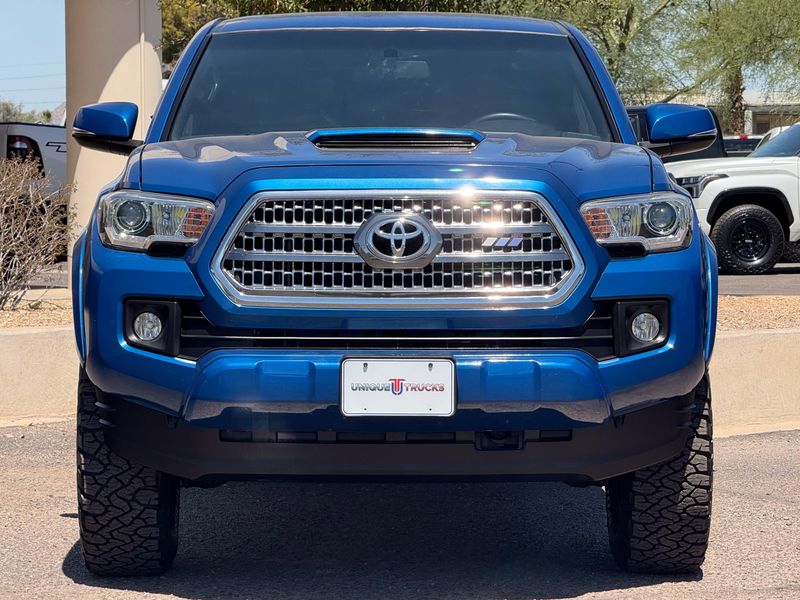 2017 Toyota Tacoma TRD Sport Double Cab Upper Image 2