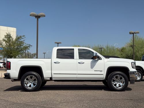 2018 GMC Sierra 1500 SLT Crew Cab Lower Image 2
