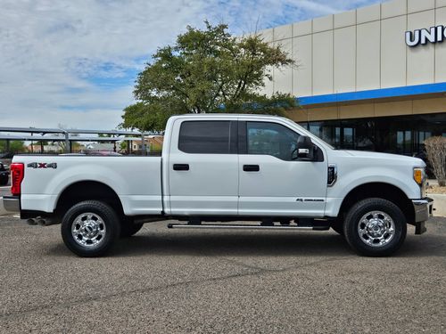 2017 Ford F-250 Super Duty XLT Crew Cab Lower Image 3