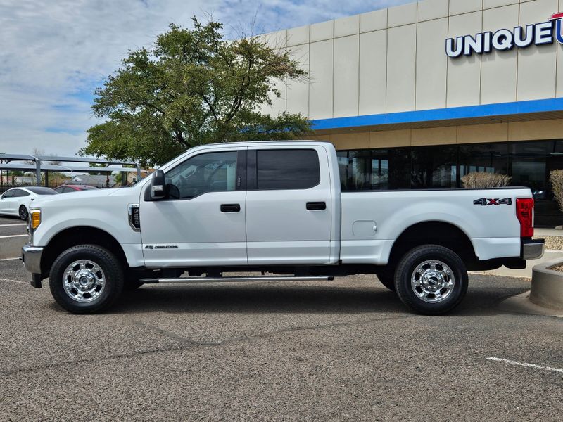 2017 Ford F-250 Super Duty XLT Crew Cab Upper Image 2