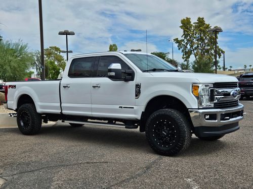 2017 Ford F-250 Super Duty XLT Crew Cab Lower Image 2
