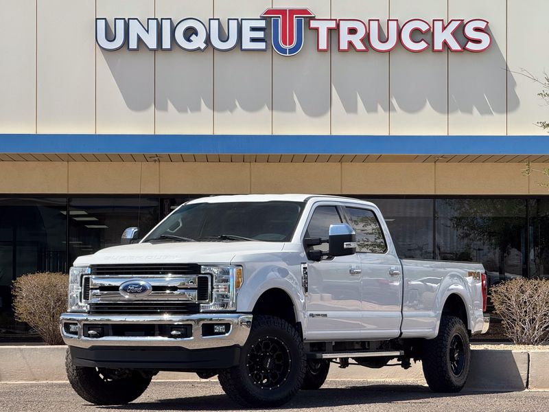2017 Ford F-250 Super Duty XLT Crew Cab Upper Image 1