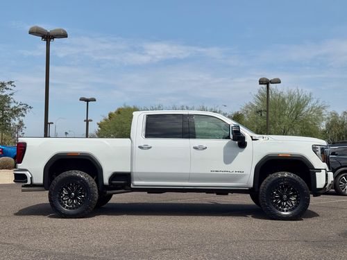 2025 GMC Sierra 3500HD Denali Crew Cab Lower Image 2