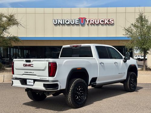 2025 GMC Sierra 3500HD Denali Crew Cab Lower Image 3