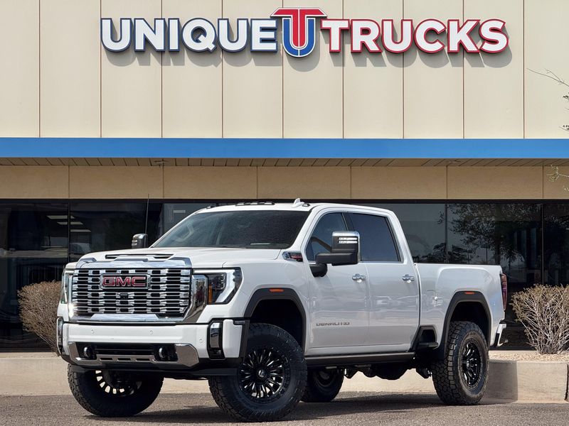 2025 GMC Sierra 3500HD Denali Crew Cab Upper Image 1