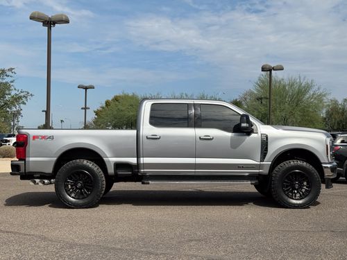 2024 Ford F-350 Super Duty Lariat Crew Cab Lower Image 2