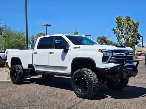2024 Chevrolet Silverado 3500HD High Country Crew Cab Lower Image 2