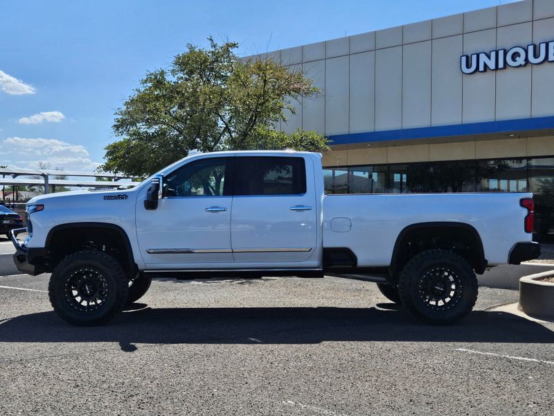 2024 Chevrolet Silverado 3500HD High Country Crew Cab Upper Image 2