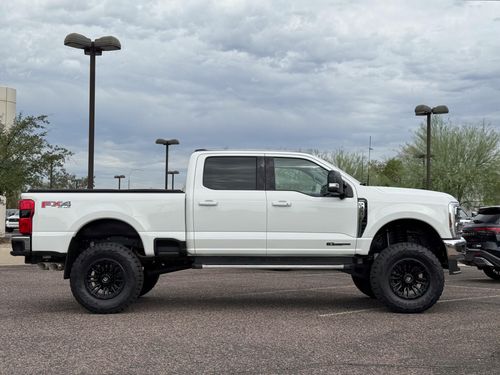2024 Ford F-350 Super Duty Lariat Crew Cab Lower Image 2