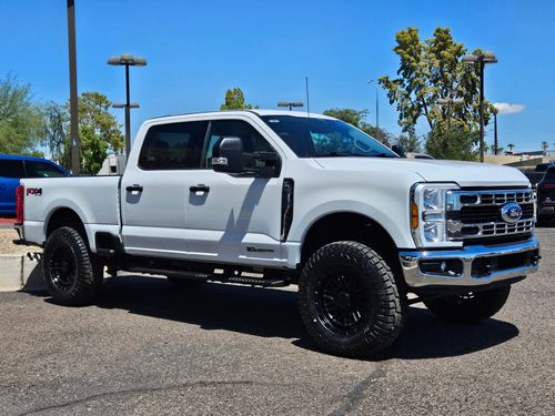 2024 Ford F-250 Super Duty XLT Crew Cab Lower Image 2
