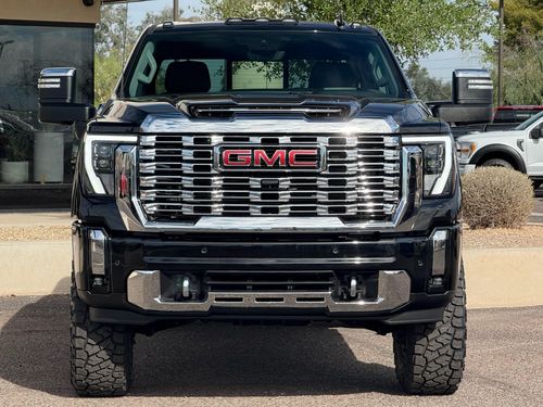 2025 GMC Sierra 2500HD Denali Lower Image 1