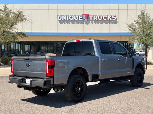 2023 Ford F-250 Super Duty Lariat Crew Cab Lower Image 3