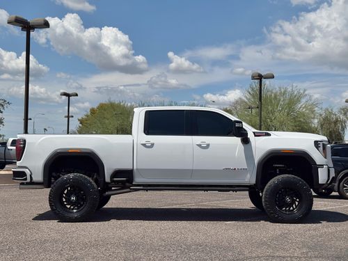 2025 GMC Sierra 2500HD AT4 Crew Cab Lower Image 2