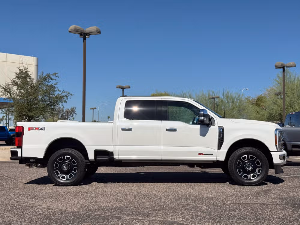2023 Ford F-350 Super Duty Platinum Lower Image 2