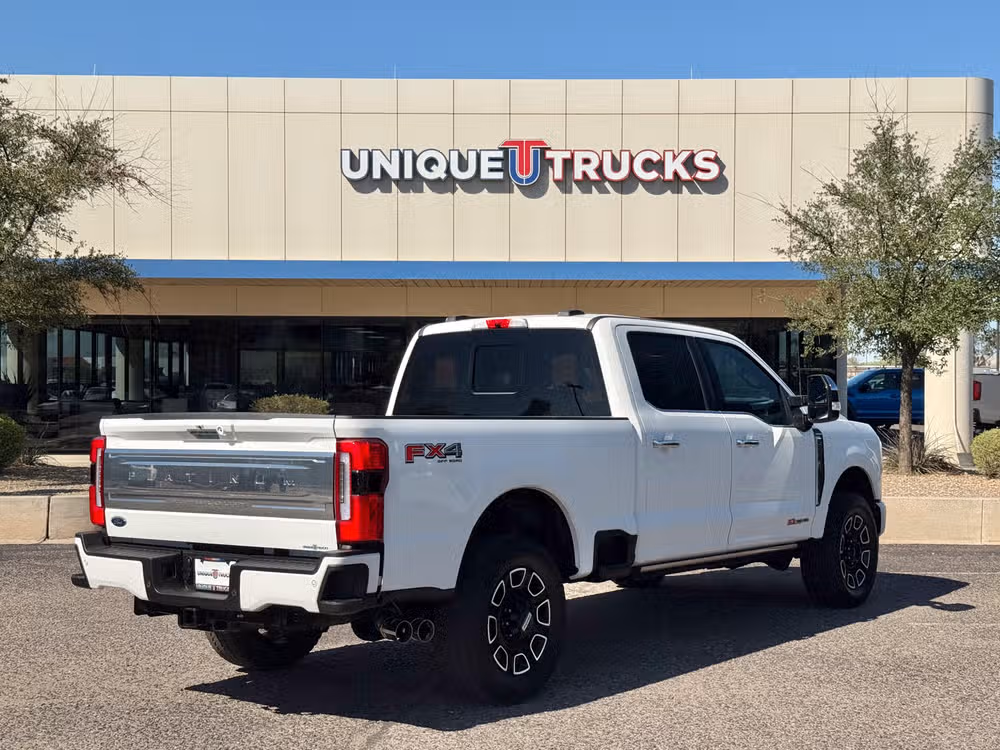 2023 Ford F-350 Super Duty Platinum Image 7