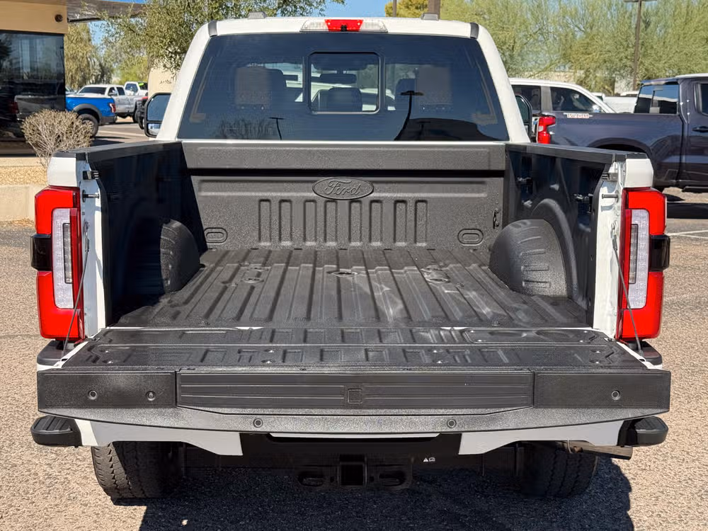 2023 Ford F-350 Super Duty Platinum Image 9