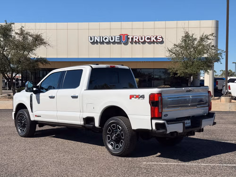 2023 Ford F-350 Super Duty Platinum Image 10