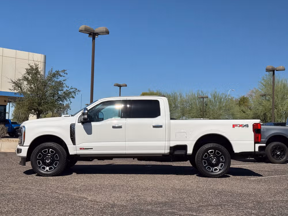2023 Ford F-350 Super Duty Platinum Image 11