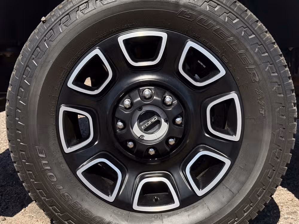 2023 Ford F-350 Super Duty Platinum Image 13