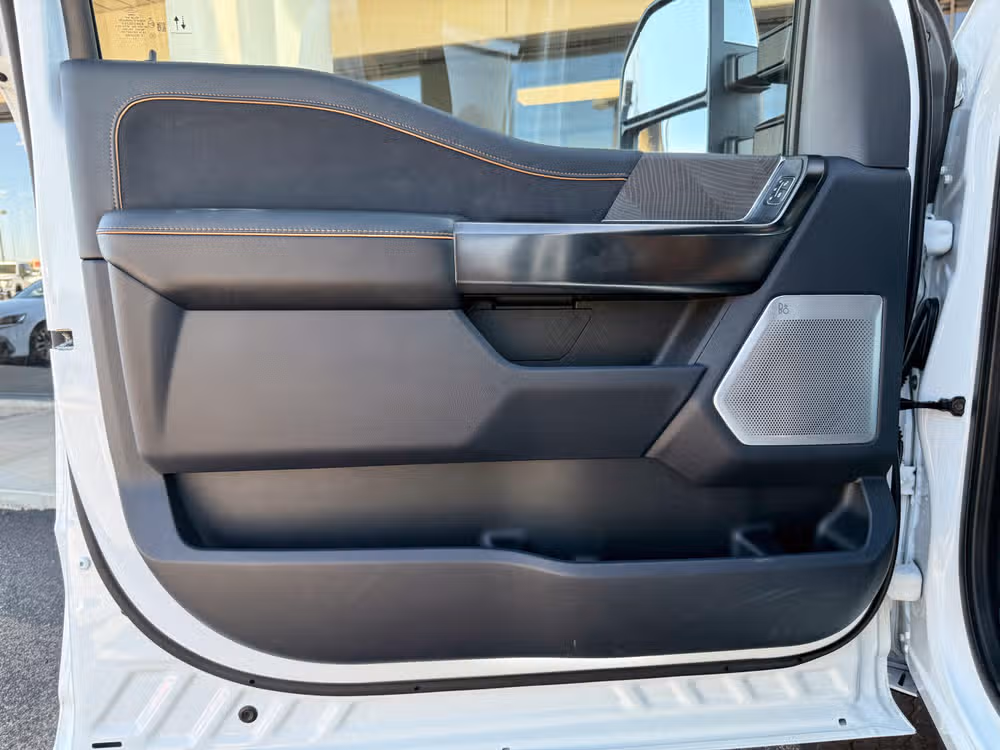 2023 Ford F-350 Super Duty Platinum Image 18