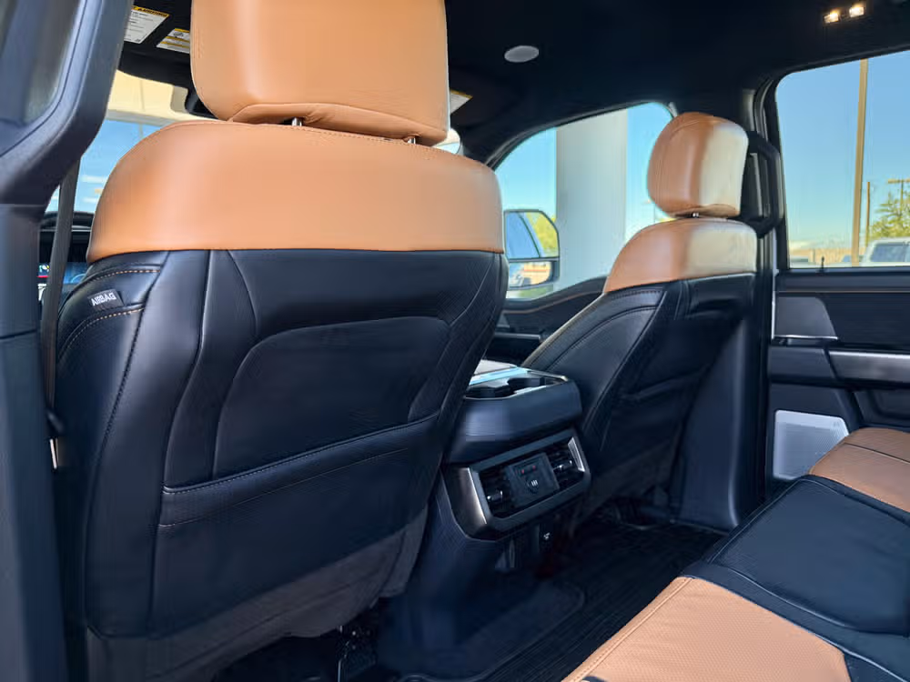 2023 Ford F-350 Super Duty Platinum Image 23