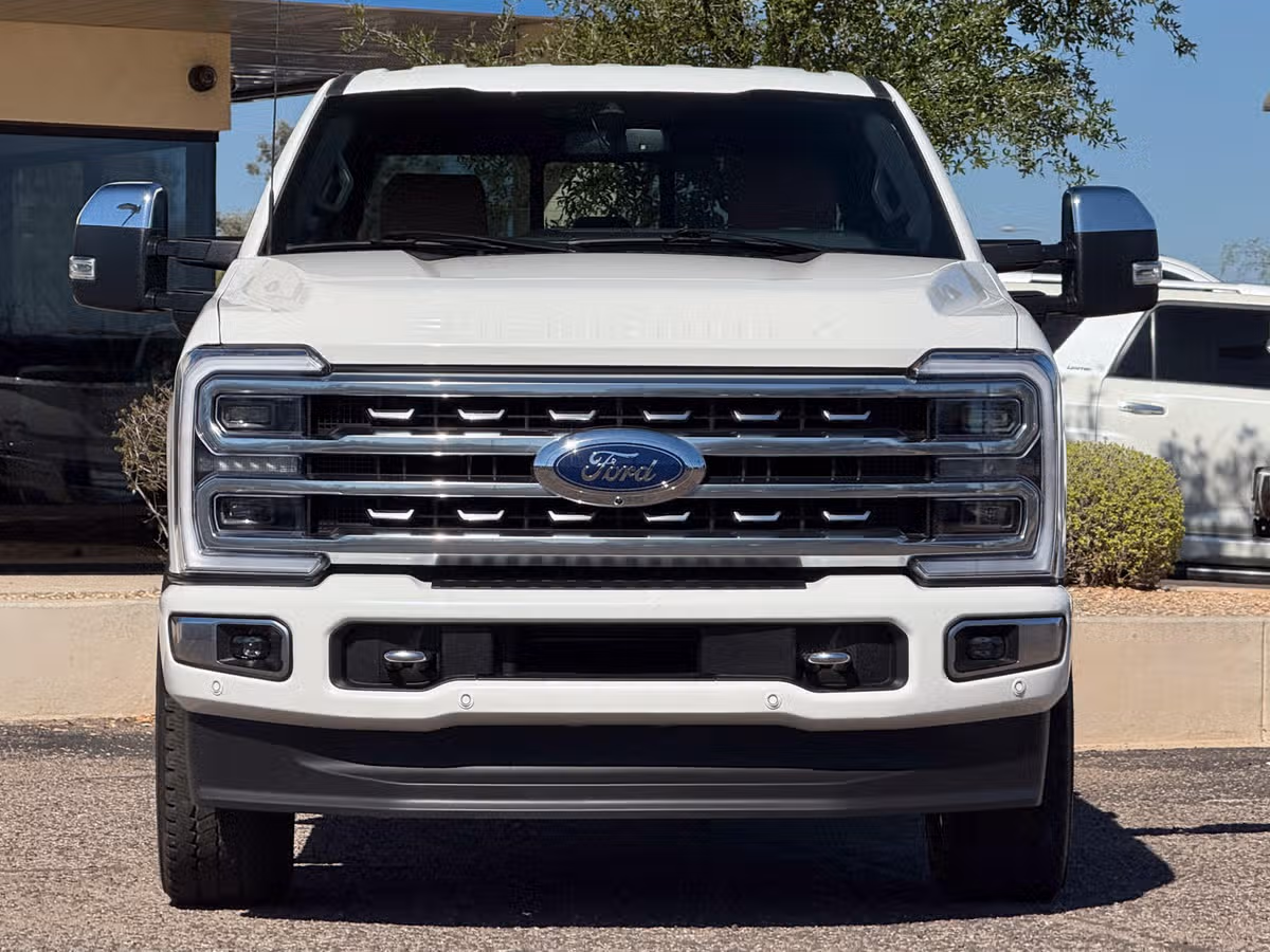 2023 Ford F-350 Super Duty Platinum Image 3