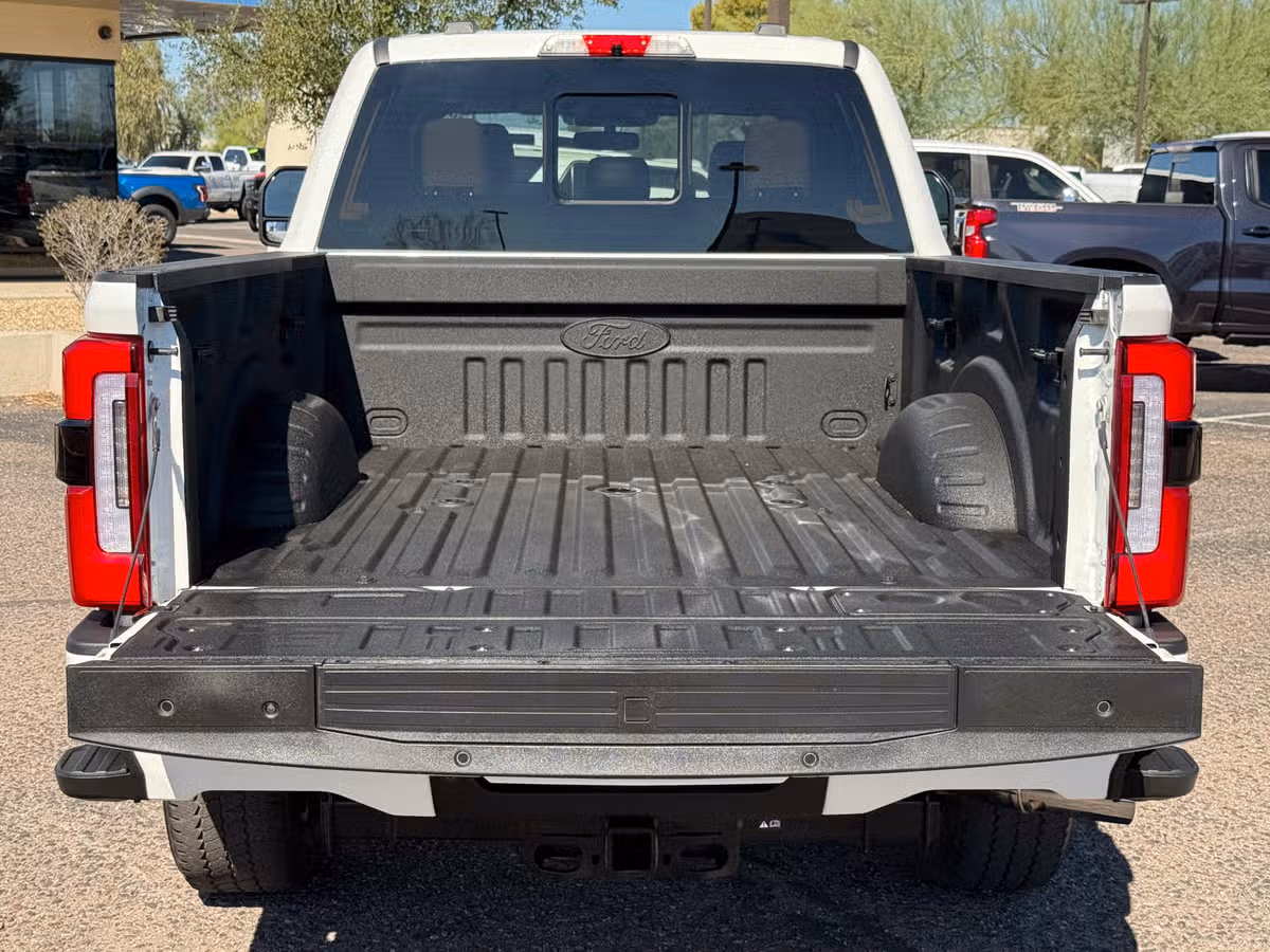 2023 Ford F-350 Super Duty Platinum Image 9