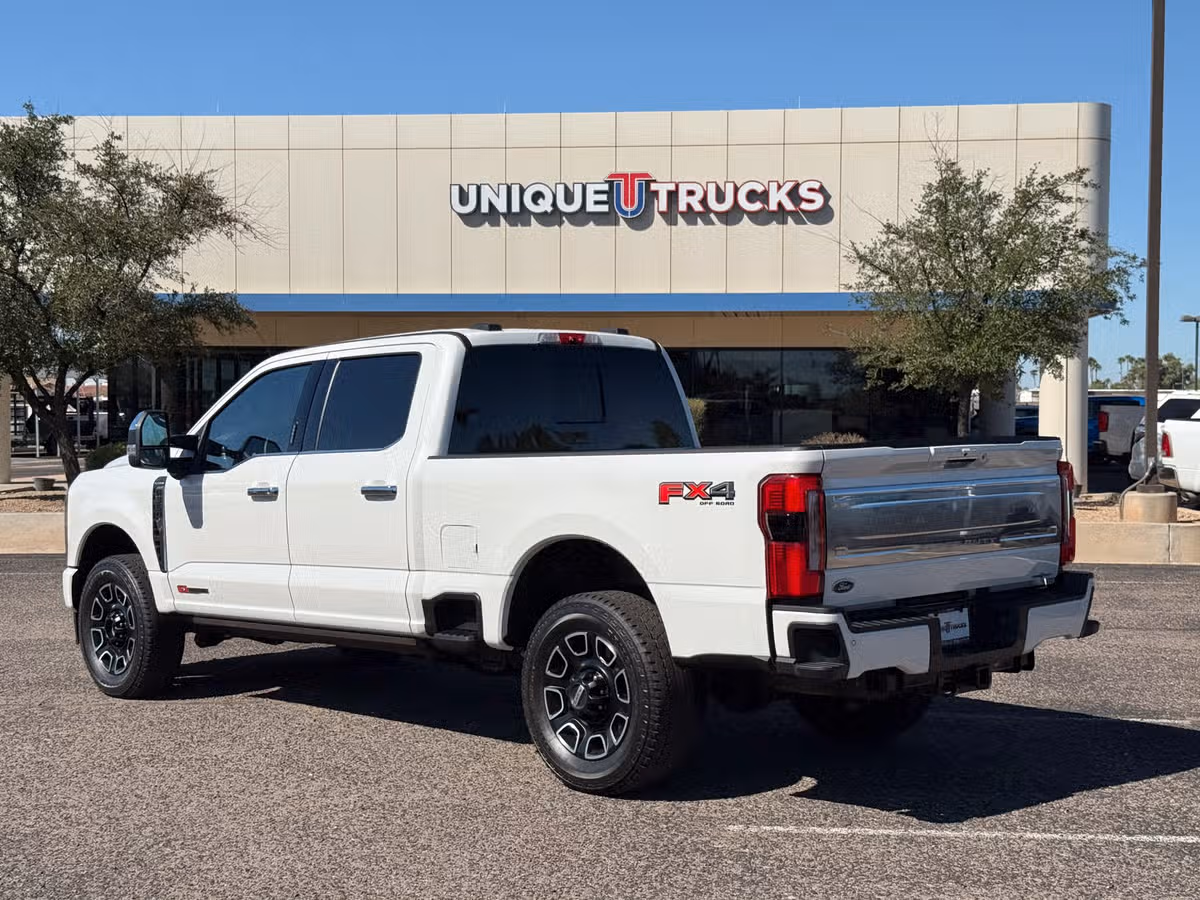 2023 Ford F-350 Super Duty Platinum Image 10