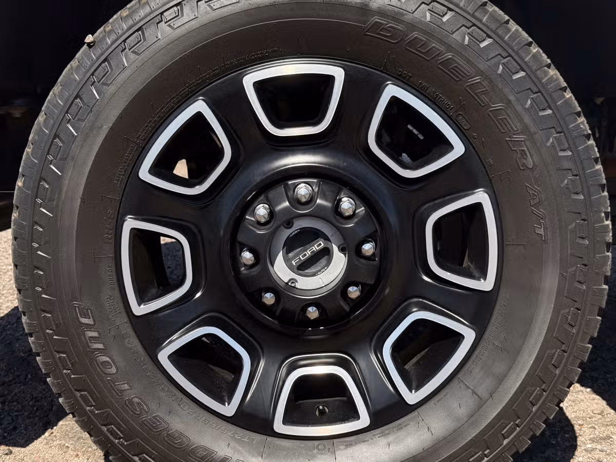 2023 Ford F-350 Super Duty Platinum Image 13