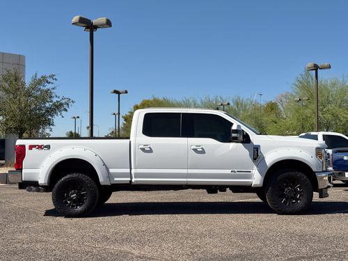 2019 Ford F-350 Super Duty Lariat Lower Image 2