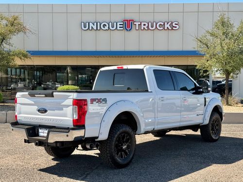 2019 Ford F-350 Super Duty Lariat Lower Image 3