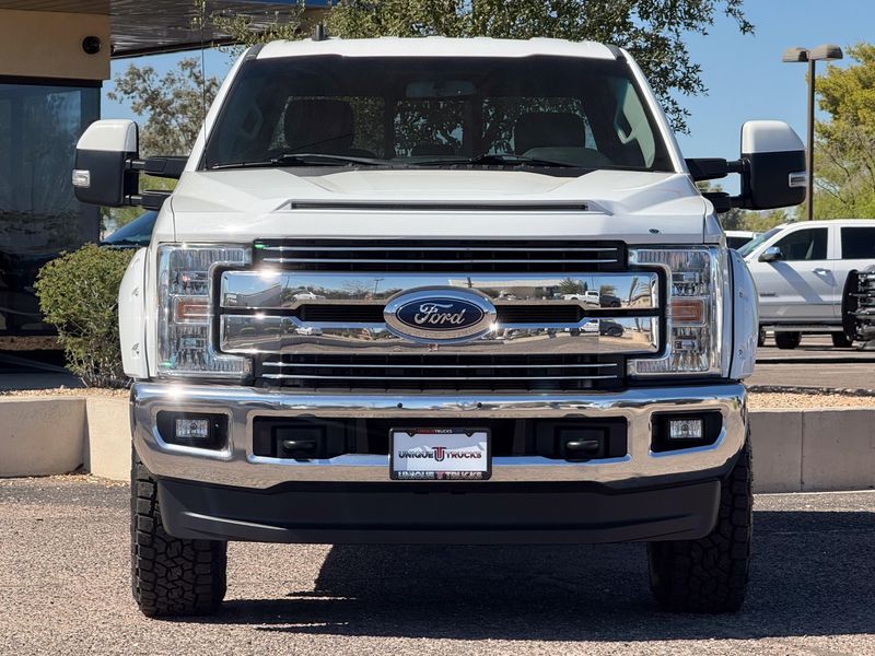 2019 Ford F-350 Super Duty Lariat Upper Image 2
