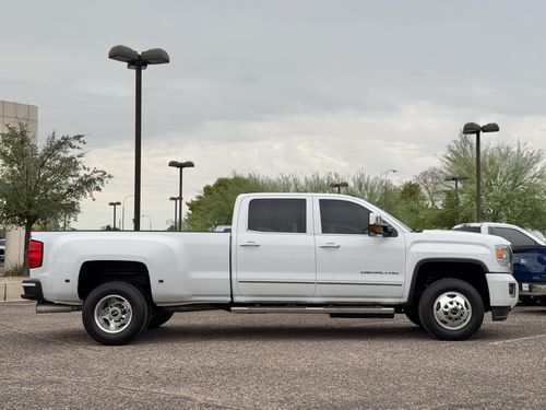 2015 GMC Sierra 3500HD Denali Crew Cab Lower Image 2