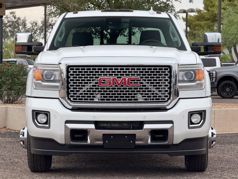 2015 GMC Sierra 3500HD Denali Crew Cab Upper Image 2