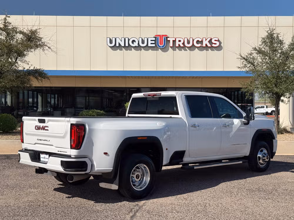 2020 GMC Sierra 3500HD Denali Lower Image 3