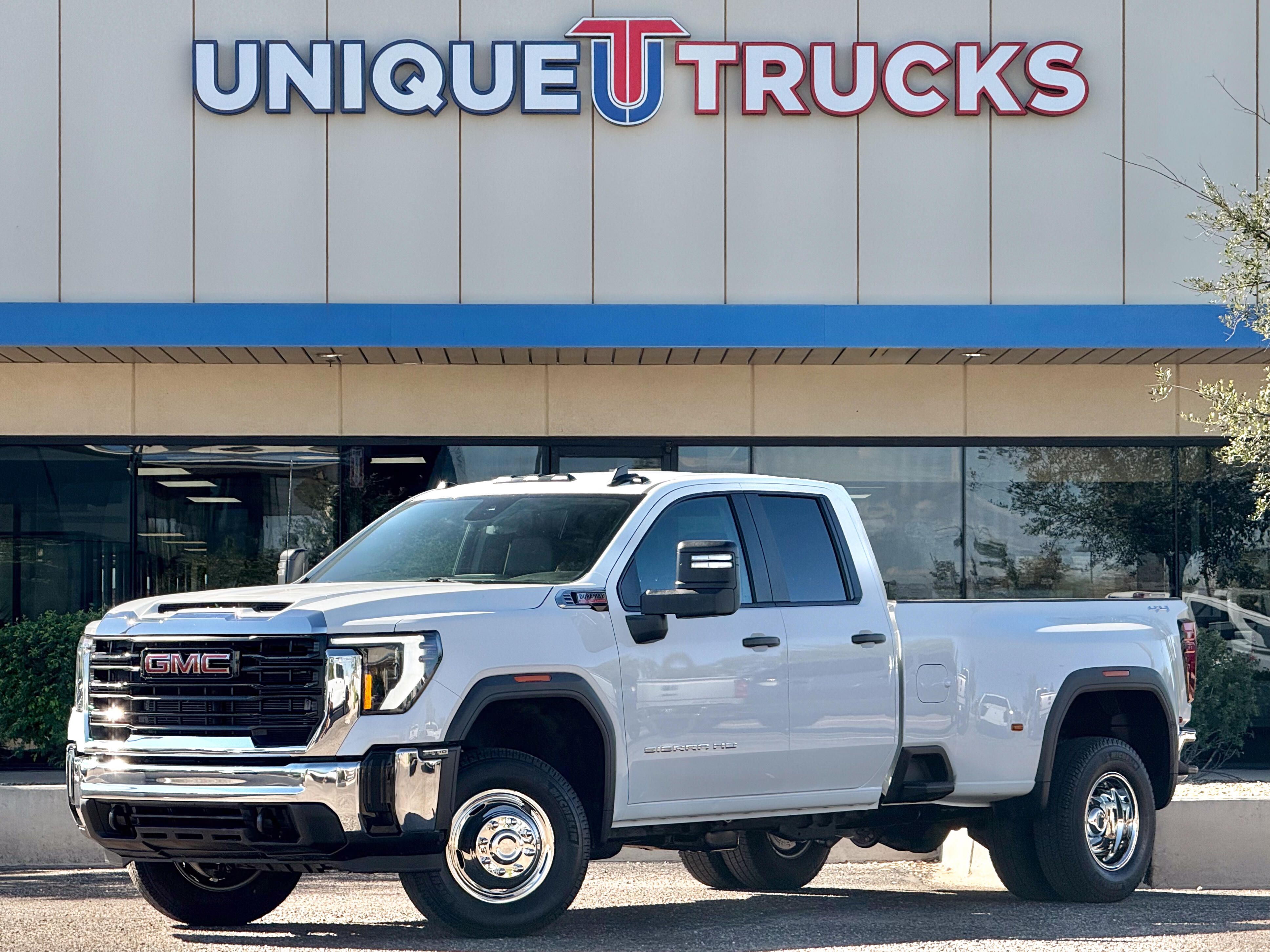 2025 GMC Sierra 3500HD Pro's photo