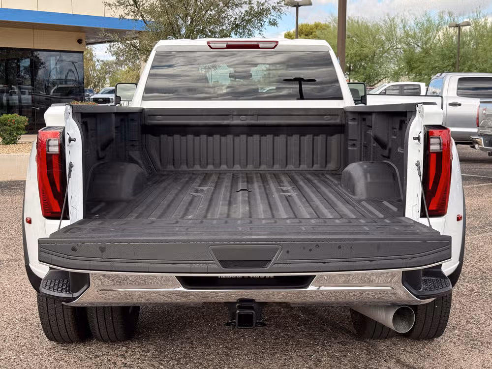 2025 GMC Sierra 3500HD Pro Image 9