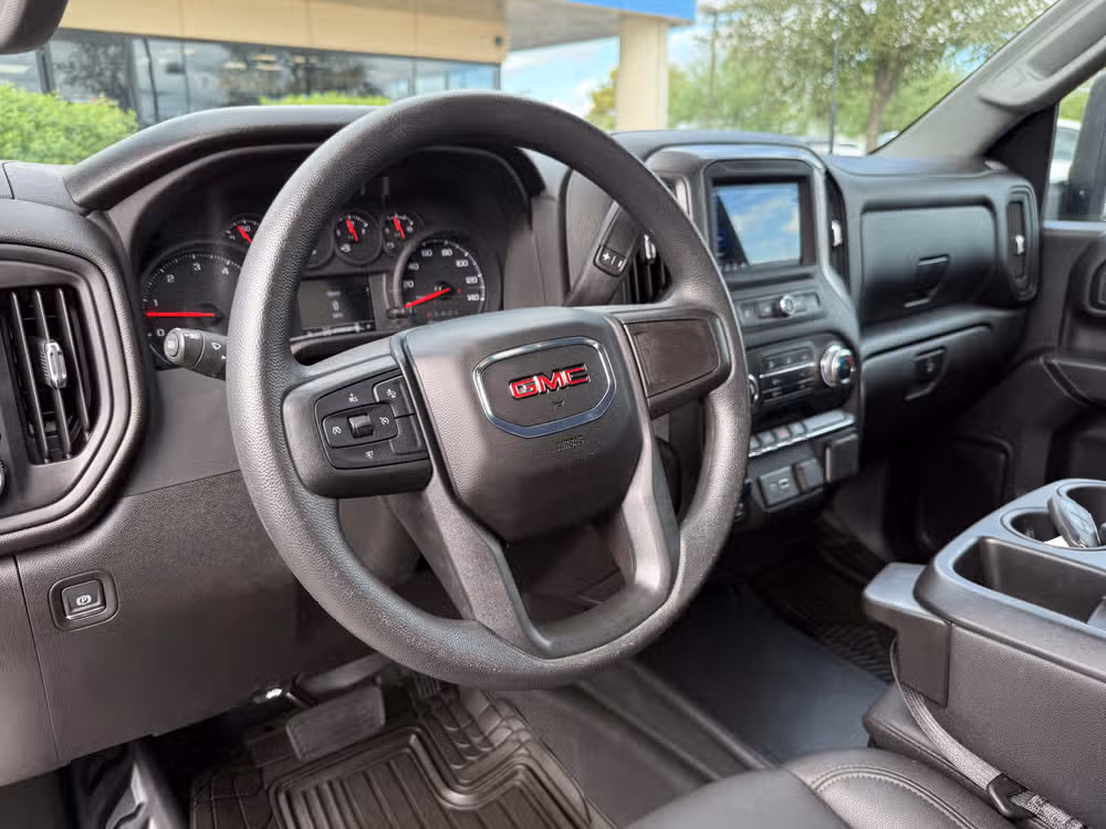 2025 GMC Sierra 3500HD Pro Image 18